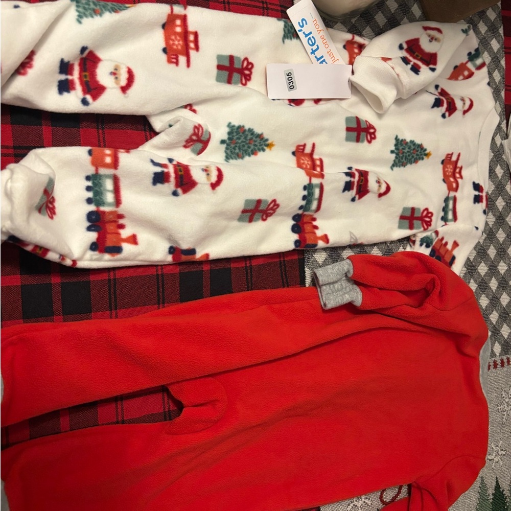 2- BABY CHRISTMAS FLEECE SLEEPERS SZ 6 months - Picture 2 of 4